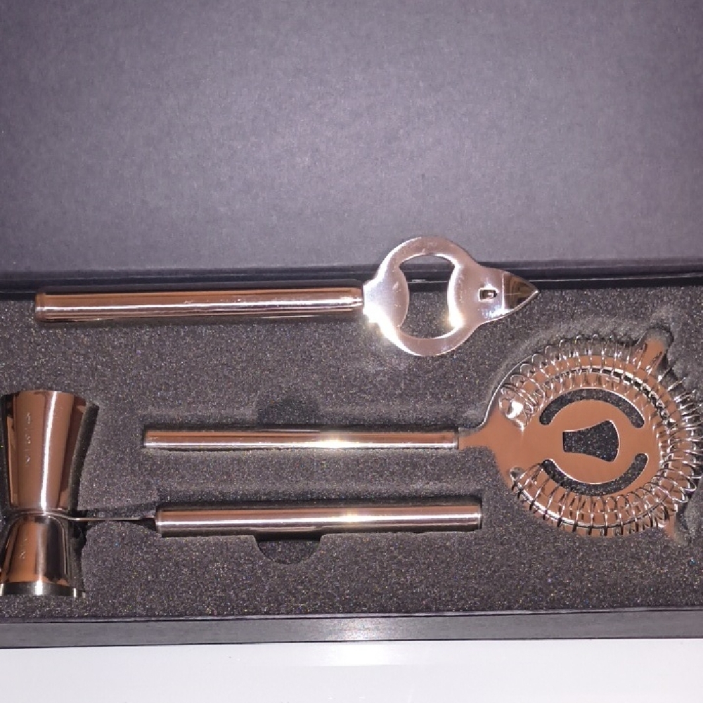 Sleek Silver Bar Tool Set